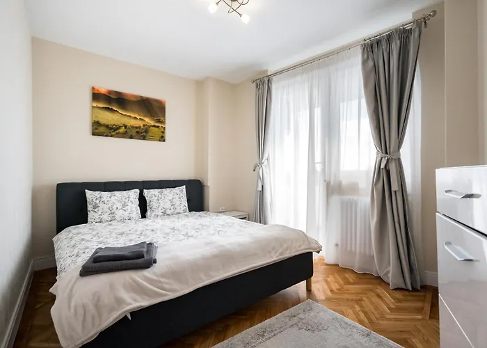 Apartment View With Private Balcony Bukarest