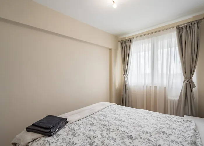 View With Private Balcony Apartment *