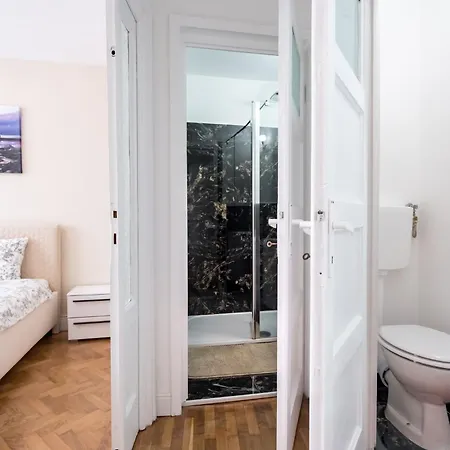 View With Private Balcony Appartement Boekarest