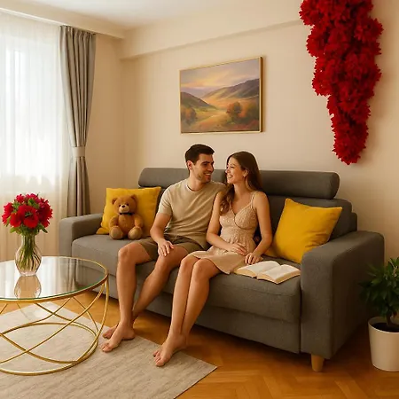 View With Private Balcony Apartment *